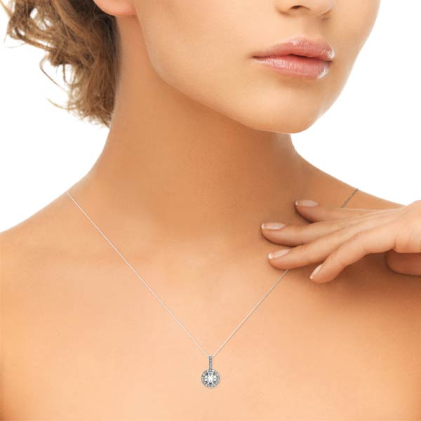 14k Round Halo Necklace (0.8 ct tw)